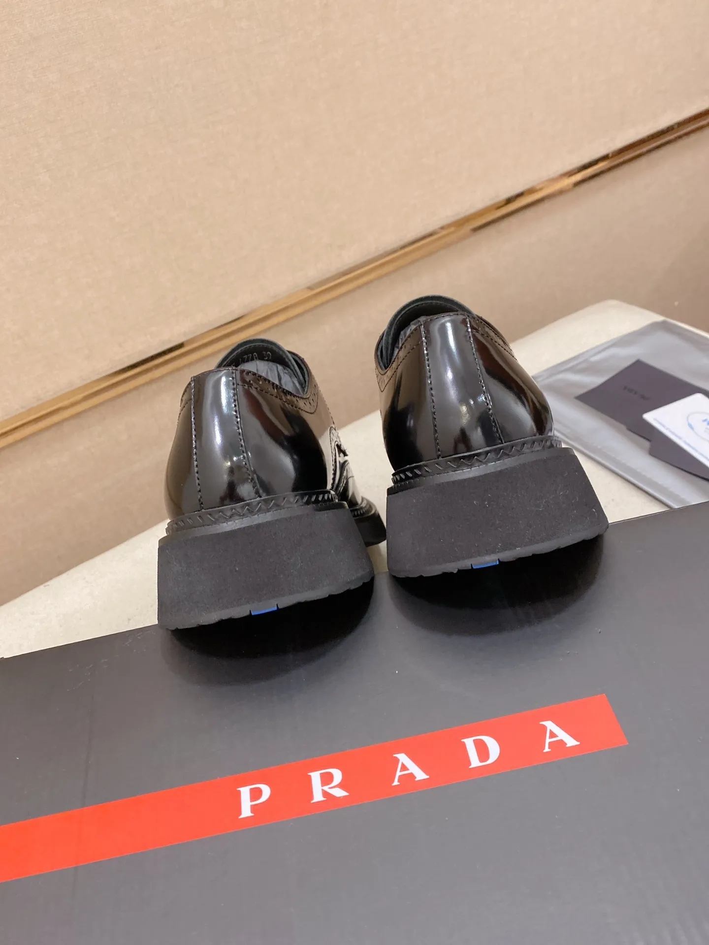 Factory price 720💰 🍁🍁High version High-quality new PRADA (Prada) counters are launched simultaneously, new men's shoes, 😘fabrics are selected from imported lacquered first-layer cowhide, and imported cowhide lining. 👍🏿 High-end ☄️ air-cushion molded anti-slip rubber outsole, exquisite lines, simple and elegant, comfortable and high-end for leisure travel. Code number: 38 to 45